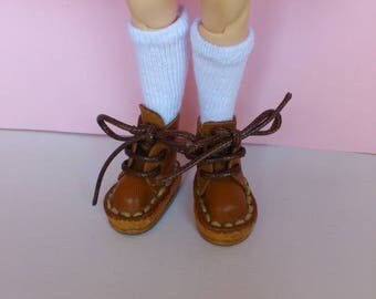 Boots of leather for Blythe