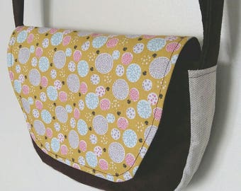 Bag flap with adjustable shoulder strap