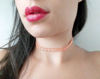 Choker necklace in salmon trimmings