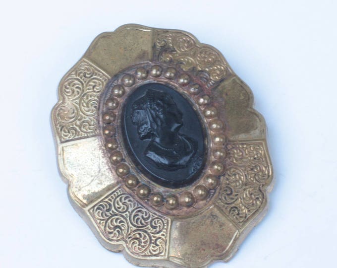 Victorian Era Black Cameo Brooch Chased and Smooth Segmented Setting