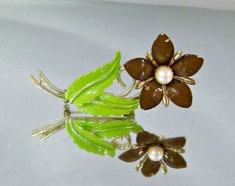 SALE Vintage Flower Brooch. Genuine Pearl. Brown and Green