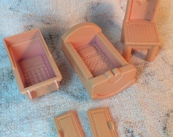 90s plastic dollhouse