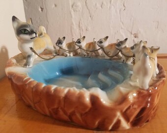 Vintage cat family ash tray