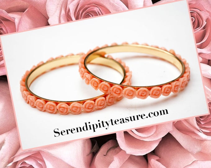 pink flower bangles - lot of two bracelet - pink plastic rose - gold metal bangles