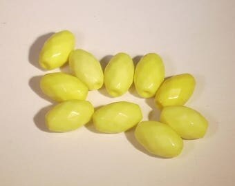 Set of 10 yellow faceted beads 14mm plastic