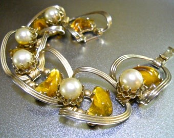 Poured Yellow Glass Gripoix Bracelet, Faux Pearl, Gold Tone Link, Vintage
