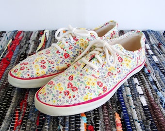 ON SALE Vintage Floral Canvas Sneakers Colorful Flowers Jantzen Tennis Shoes Size 8