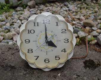 Vintage General Electric plug in wall clock, Retro Wall Clock