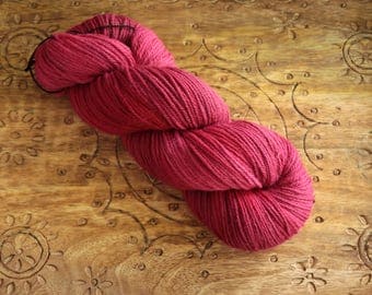 naturally dyed organic merino dk - cochineal - 100% merino GOTS & bluesign certified - handdyed in switzerland
