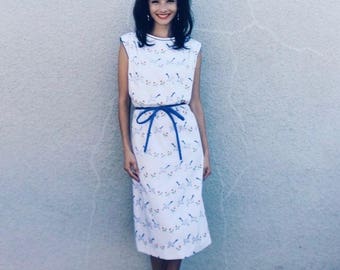 Gooses Dress | 1970s Vintage The Vested Gentress Novelty Print White + Blue Sleeveless Midi Dress | Size L/XL