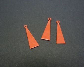 3 charms (XBBR01) 15 * 5mm red metal triangle