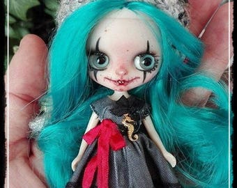 EPHIE Petite Blythe عروسک سفارشی دلقک گوتیک توسط عروسک فروشگاه عتیقه