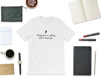 Howarts is calling and I must go, Harry Potter t-shirt, Harry Potter tee, Harry Potter gift, Harry Potter Hogwarts, Literary Gift, Statement