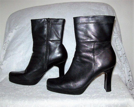Vintage Ladies Black Leather Size Zip Ankle Boots Size 7 Only