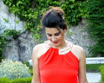 Red summer dress in crepe. Flower necklace in Japanese fabric. Dress for wedding, bridesmaids, ceremonies. Cocktail dress. woman dress