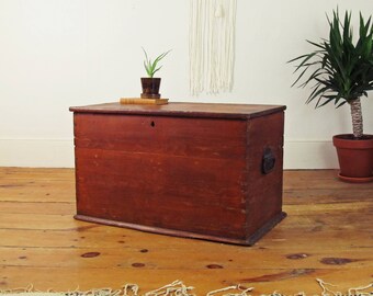 wood coffee table,wood trunk,blanket box,farmhouse coffee table,storage trunk,hope chest,farmhouse antiques,primitive antiques,rustic decor