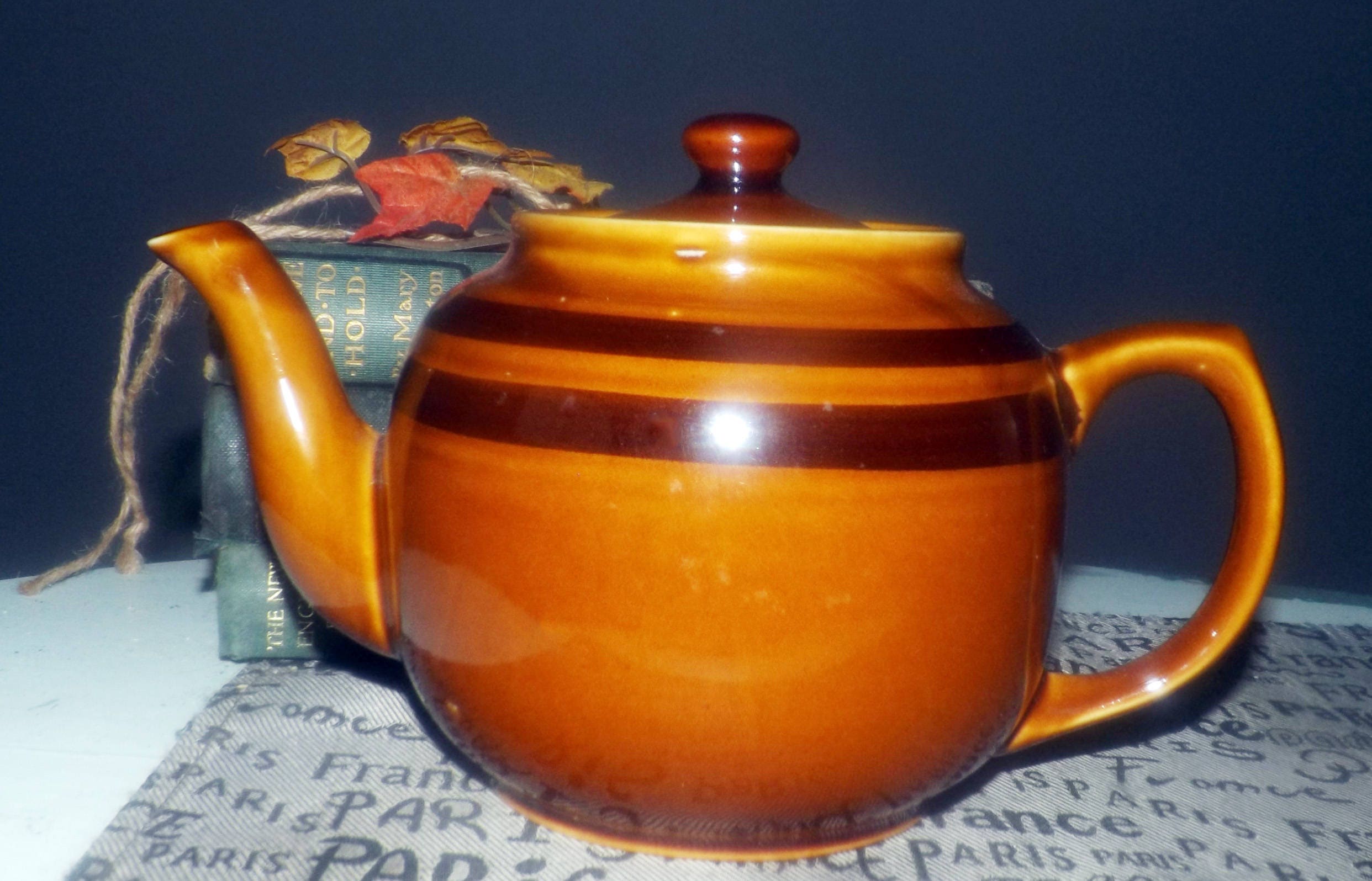 Vintage (c.1980s) Sadler large Brown Betty teapot. Rockingham brown
