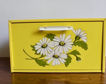 Retro 70s Yellow Daisy Metal Bread Box, Diner Style, Funky, Kitsch, Mid Century Modern, MCM, Farm Kitchen, Farm Table