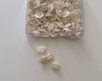 Set of 5 acrylic 13 mm beige fancy buttons
