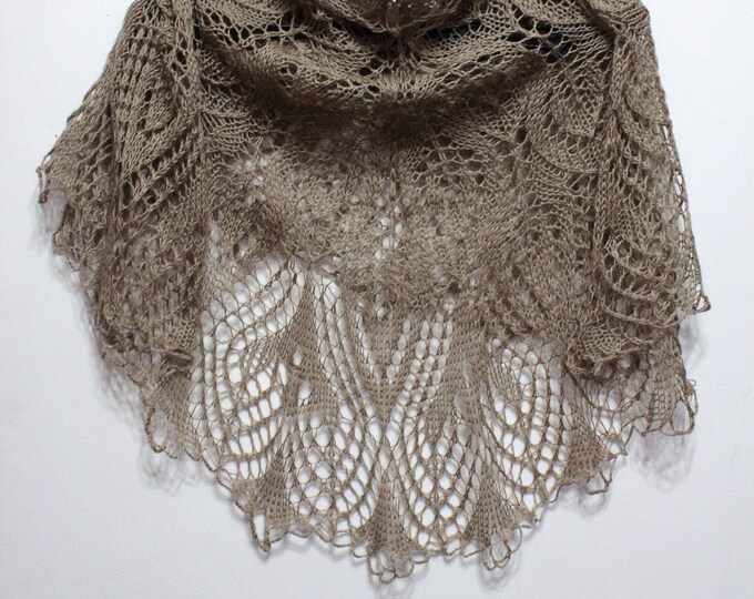 Knitted shawl, handknit shawl , beige wool shawl, knit scarf, triangular scarf, openwork scarf, knitted scarf, wedding shawl, crochet shawl