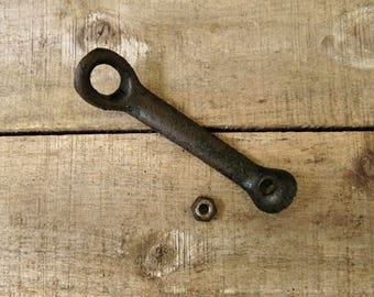Singer Cast Iron Treadle Sewing Machine Frame Mount Belt Guide