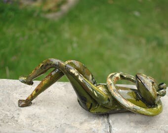 handcrafted garden ornament, garden sculpture, Garden decor, metal frog, pond decor, garden frog.