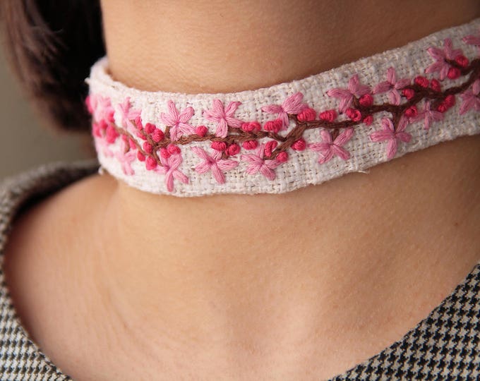 Floral choker Floral Necklace Embroidered jewelry for party Summer outdoors Nature lover Gift girlfriend idea Embroidered choker textile