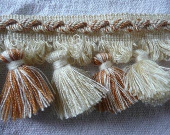 French vintage haberdashery : galon à franges with small pompons