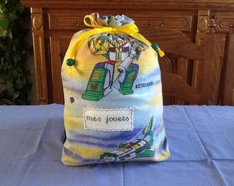 Toy robot and ship bag