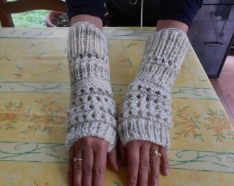 knitted fingerless mittens made of premium acrylic and polyamide