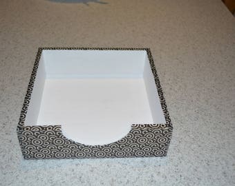 WOODEN PAPER TOWEL DISPENSER BLACK AND WHITE