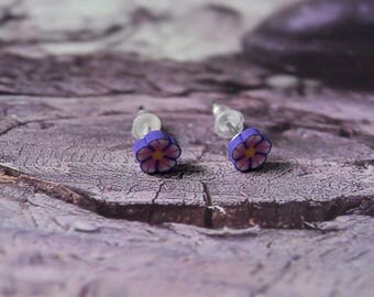 Flower stud earrings. jewel