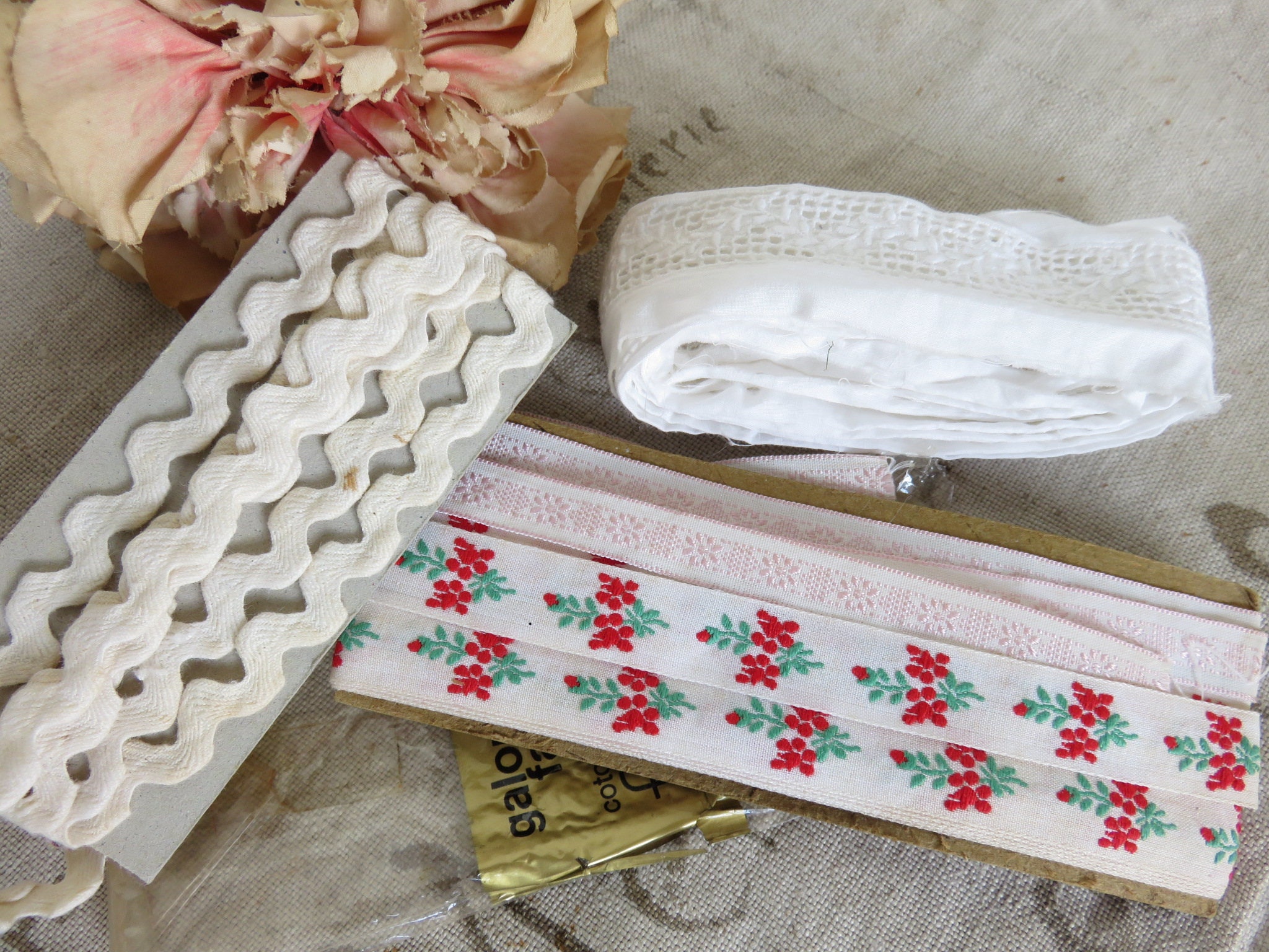 Adorable Batch Vintage French Tapes Embroidered Trim Cotton