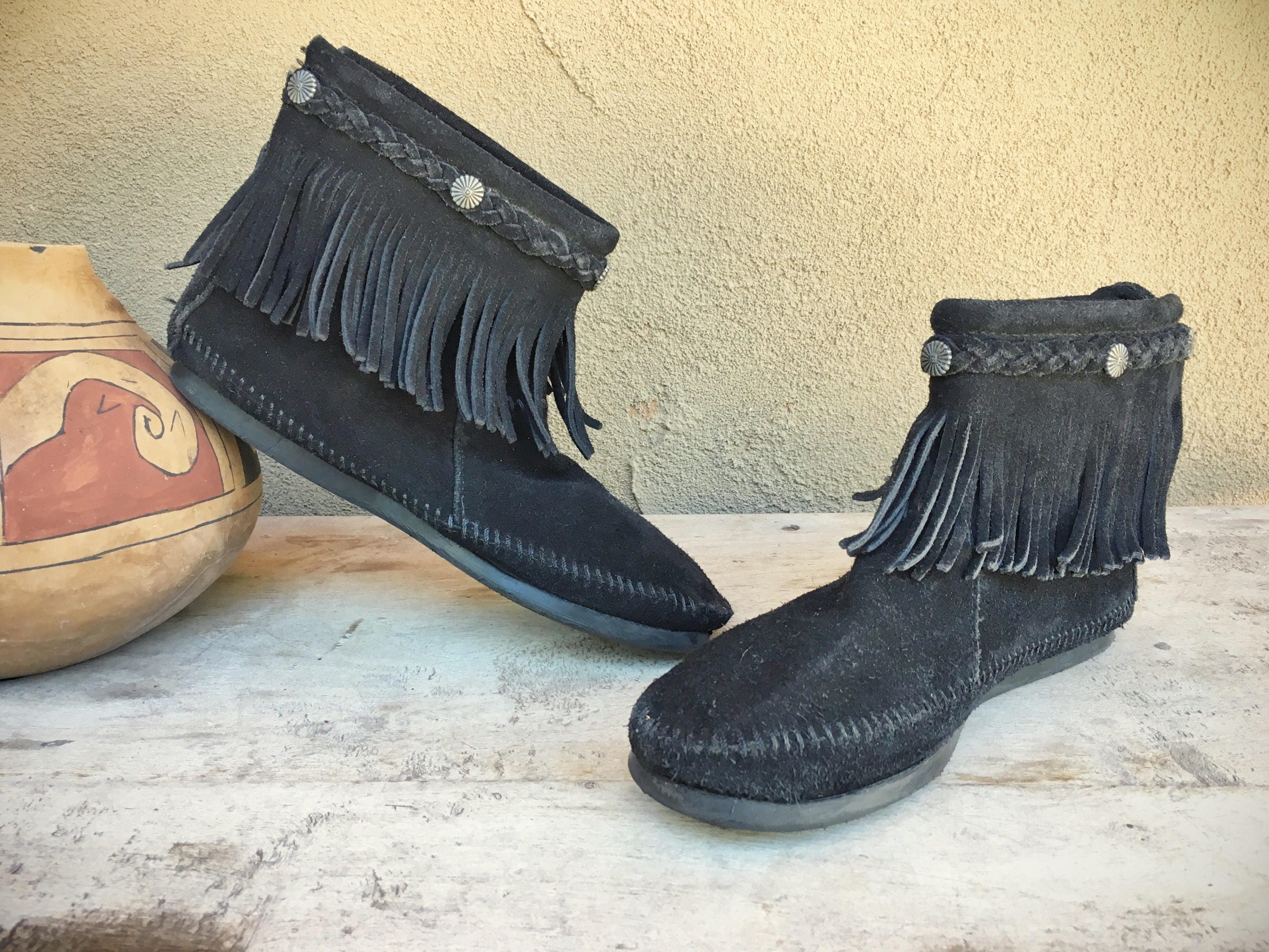 minnetonka black boot