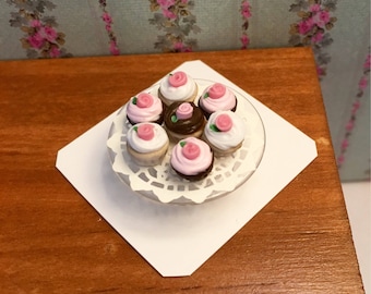 Miniature Cupcakes on Glass Tier - 1:12 scale