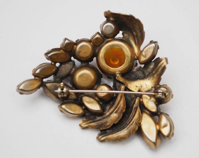 Rootbeer Rhinestone Brooch - gold Amber brown - art glass - golden leaf pin