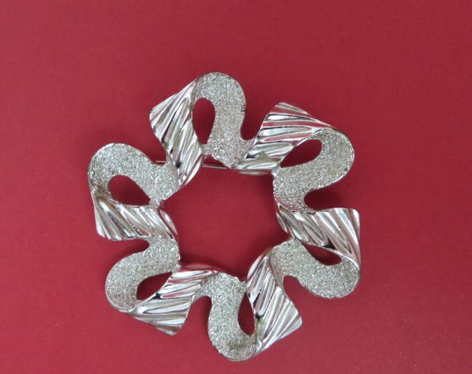 Sarah Coventry Ribbonette Brooch - Vintage 1970s Silver Tone Pin
