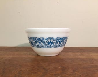 Pyrex Horizon Blue Mixing Bowl 403 2.5 qt.