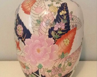 Large Vintage Porcelain Tobacco Leaf Ginger Jar w/ Lid Genus Nicotiana Chinoiserie Asian Export Enamel Macau Famille Verte Hollywood Regency