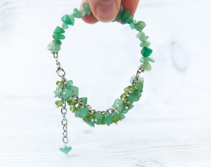 Christmas present for mom, Green peridot bracelet, Chrysolite jewelry, Peridot chip bracelet, Peridot beaded bracelet