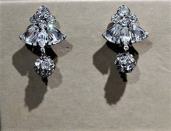 Vintage Rhinestone Earrings Wedding Bride Bridal Jewelry Mid Century Clip On Earrings Crystal Clear Dangle Dangling Earrings Formal Fashion