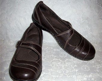 Vintage Ladies Black Leather Mary Janes Shoes by Clarks Size 10 Only 12 USD