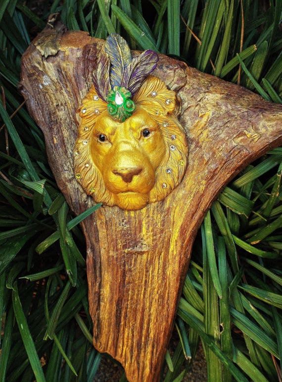 lion wood sculpture