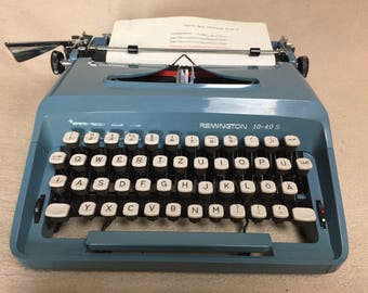 Vintage portable typewriter Remington 10-40 S Sperry Rand mechanical typewriter