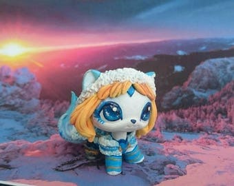 LPS custom white ice cat Crystal Maiden The Snow Queen
