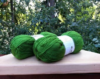 Green yarn. Lot of 2 Skeins Ice Yarn. Knitting yarn. Acrylic yarn. Yarn for knitting. Vegan Friendly!