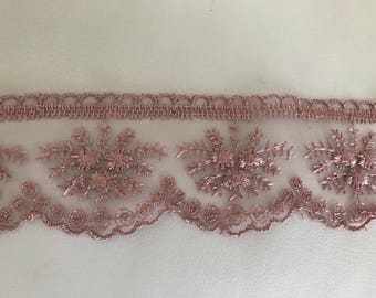 Ribbon lace 5.5 cm about old pink tulle