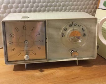 Vintage General Electric Clock Radio