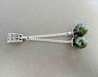 Long silver pendant and speckled bead