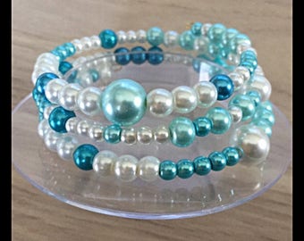 Bracelet triple strand glass bead memory.